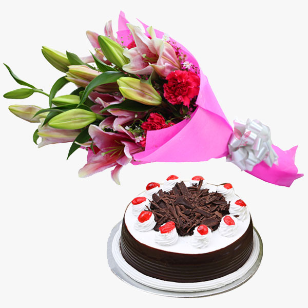 Gift a Cake with Flowers in Dubai on the Occasion of Birthday